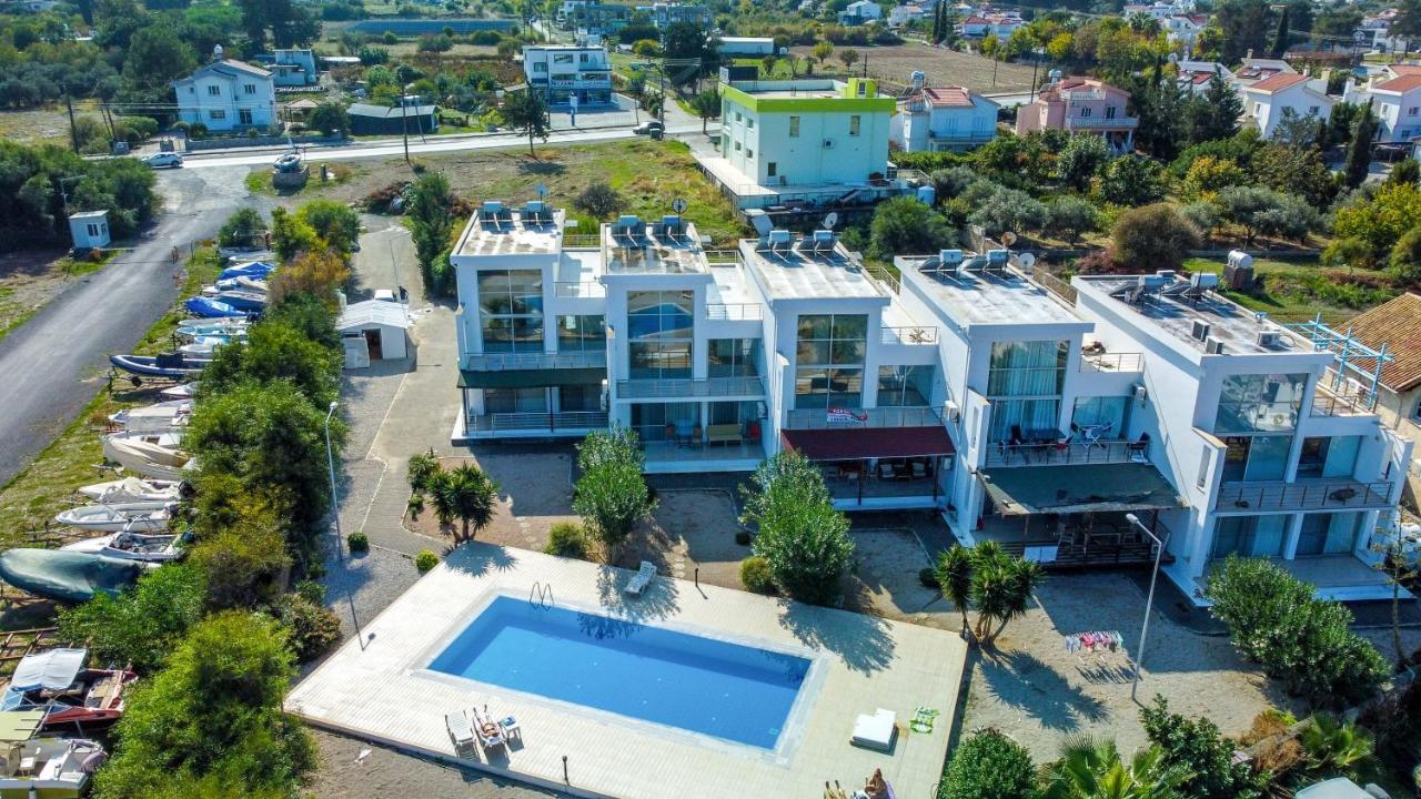 Spacious Three-Bedroom Apartment With Sea View A3 كيرينيا المظهر الخارجي الصورة