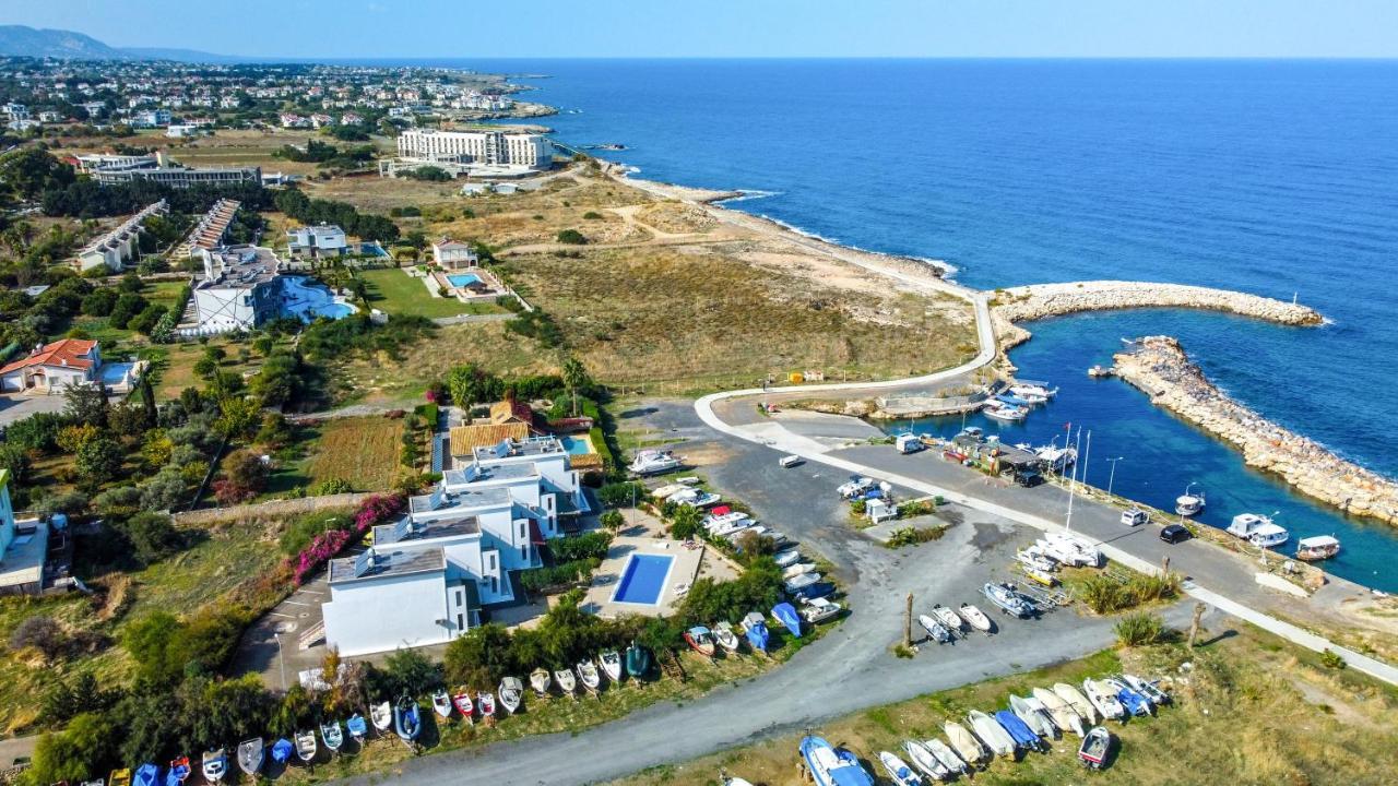 Spacious Three-Bedroom Apartment With Sea View A3 كيرينيا المظهر الخارجي الصورة
