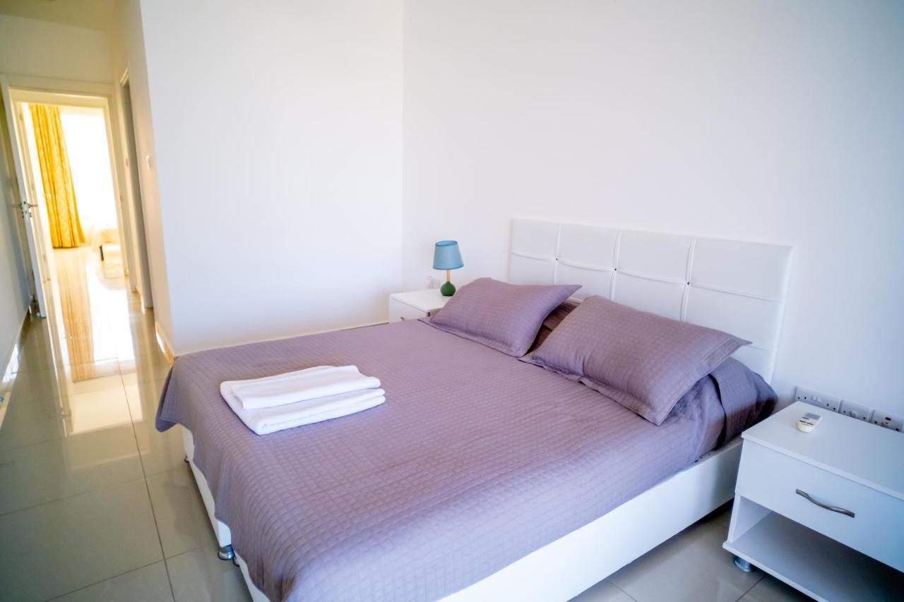 Spacious Three-Bedroom Apartment With Sea View A3 كيرينيا المظهر الخارجي الصورة
